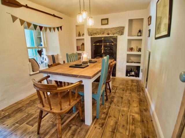 קמבורן Knocker Cottage Is A 3 Bedroom Made Up Of 1 Double Bedroom And 2 Small Double Bedrooms In Small Village 10 Min To Beaches מראה חיצוני תמונה