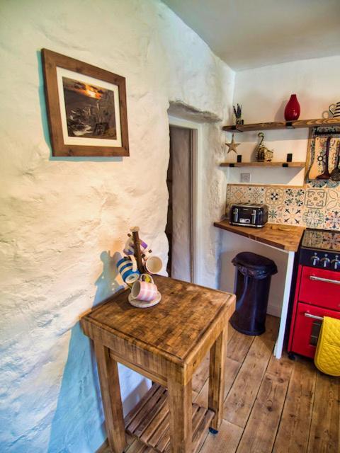 קמבורן Knocker Cottage Is A 3 Bedroom Made Up Of 1 Double Bedroom And 2 Small Double Bedrooms In Small Village 10 Min To Beaches מראה חיצוני תמונה
