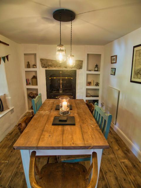 קמבורן Knocker Cottage Is A 3 Bedroom Made Up Of 1 Double Bedroom And 2 Small Double Bedrooms In Small Village 10 Min To Beaches מראה חיצוני תמונה