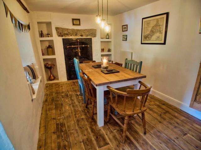 קמבורן Knocker Cottage Is A 3 Bedroom Made Up Of 1 Double Bedroom And 2 Small Double Bedrooms In Small Village 10 Min To Beaches מראה חיצוני תמונה
