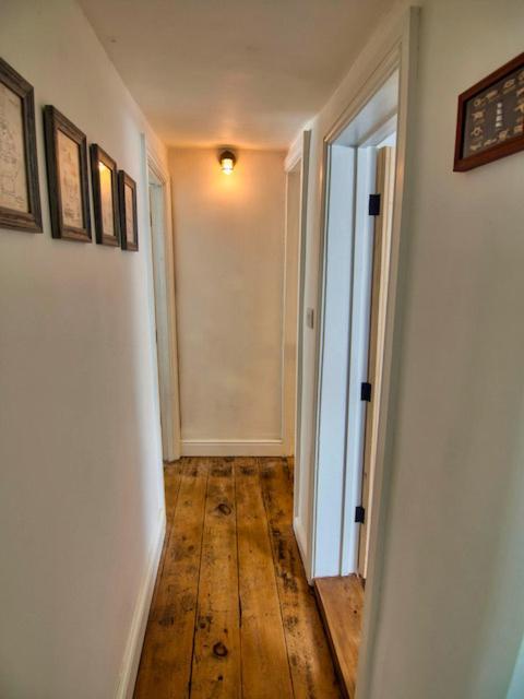קמבורן Knocker Cottage Is A 3 Bedroom Made Up Of 1 Double Bedroom And 2 Small Double Bedrooms In Small Village 10 Min To Beaches מראה חיצוני תמונה